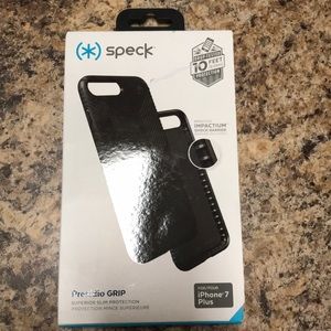 Speck presidio grip iPhone 7 Plus case